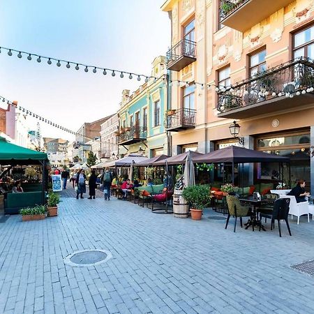 Wehost Cozy Nest Apartment Tbilisi Bagian luar foto