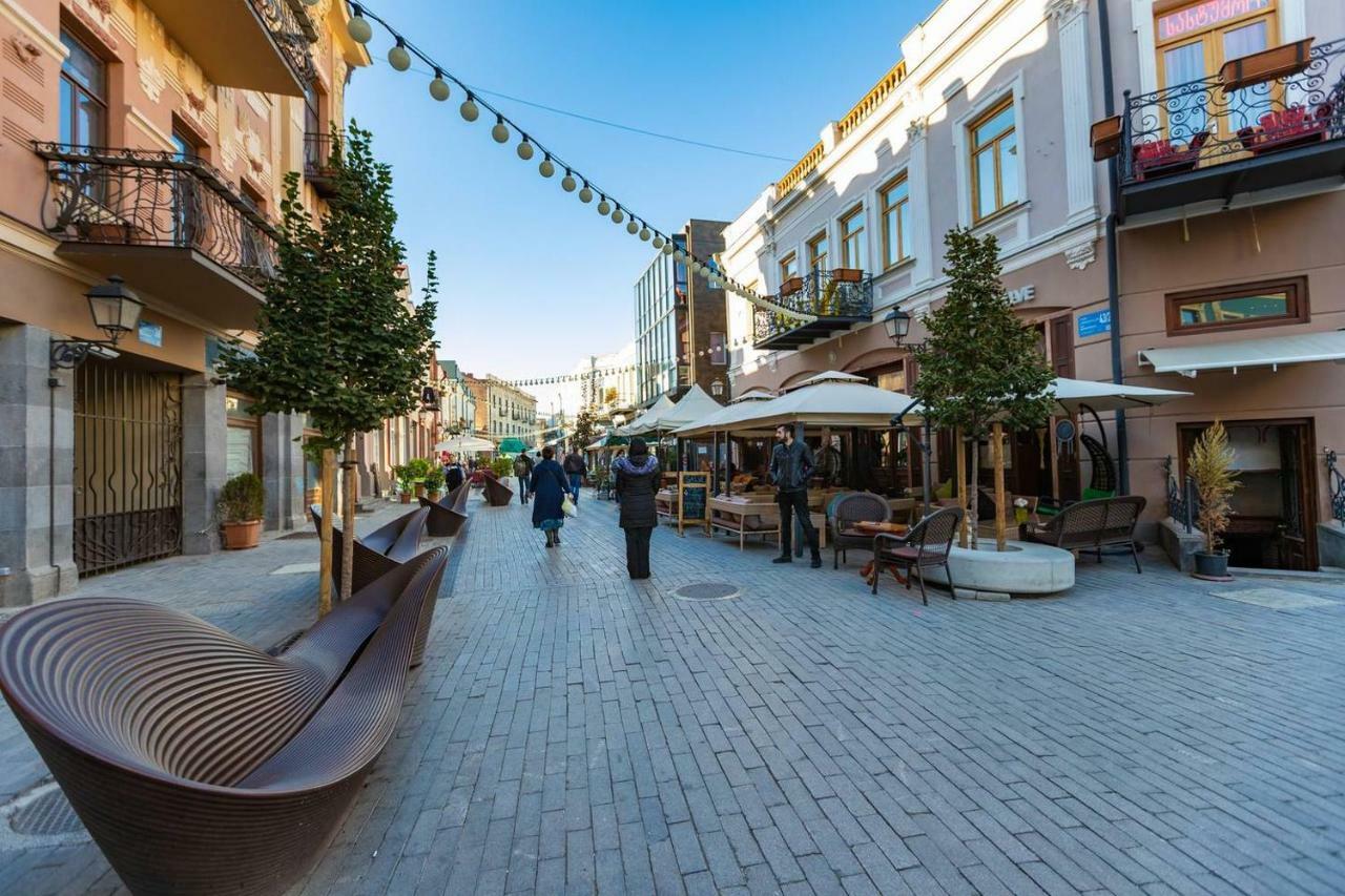 Wehost Cozy Nest Apartment Tbilisi Bagian luar foto