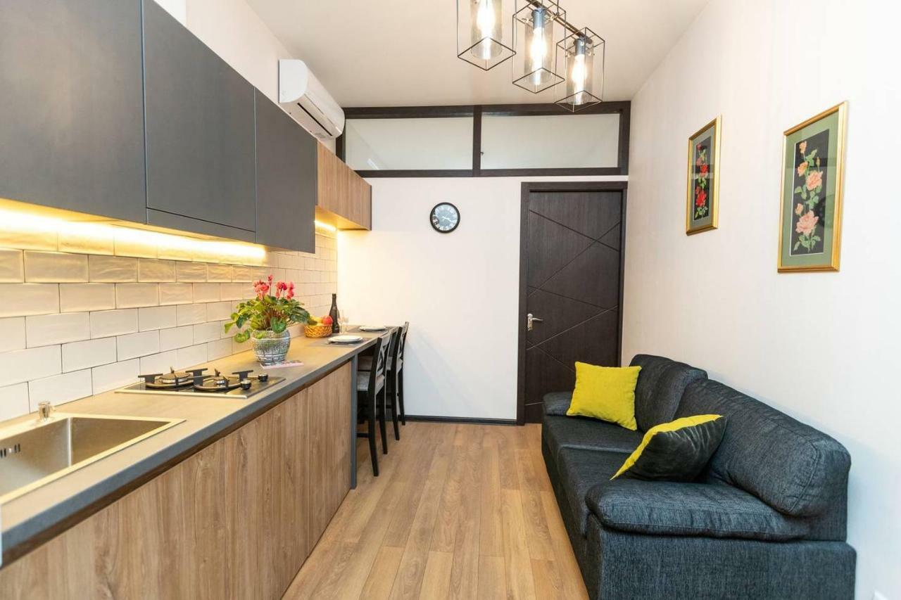 Wehost Cozy Nest Apartment Tbilisi Bagian luar foto