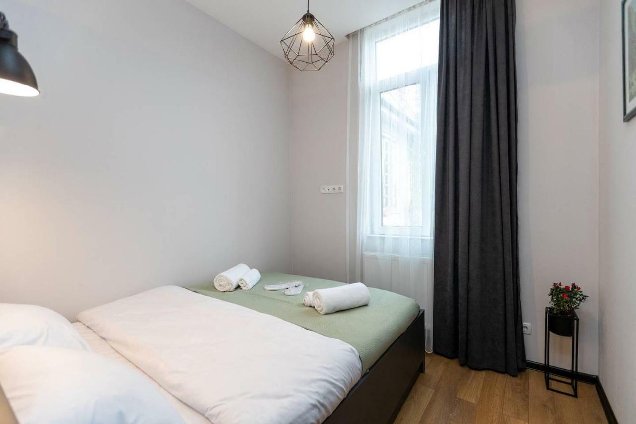 Wehost Cozy Nest Apartment Tbilisi Bagian luar foto